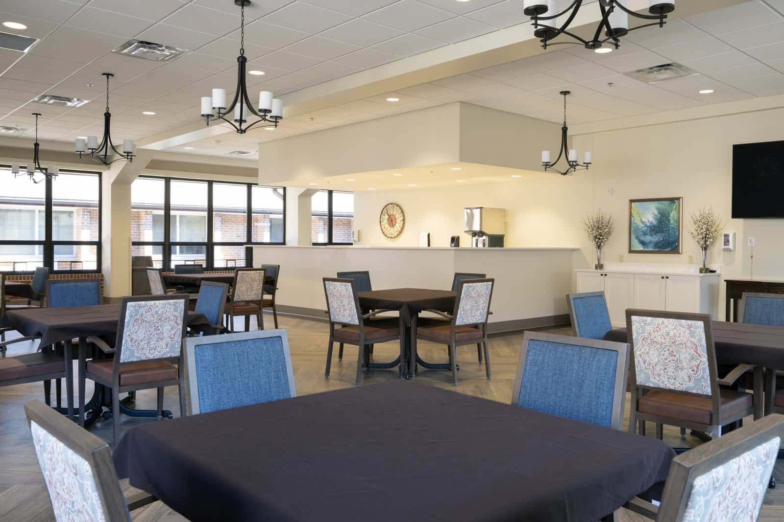 Assisted living dining room at GlenWood Park Princeton