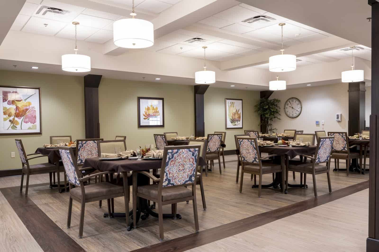 Café seating at GlenWood Park Princeton